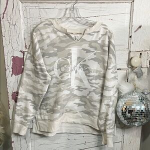 Calvin Klein White Camo Sweatshirt Cotton Blend Sz Lg ➡️ 26”-27” and ⬇️ 24”